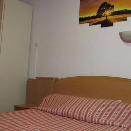 Couette-café Pictav 2*